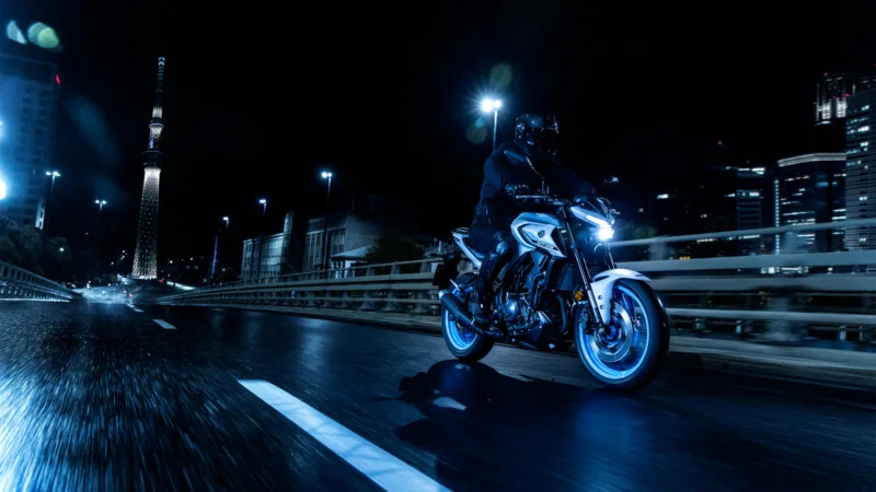 MOTO MT-03 YAMAHA — em estrada (capa)