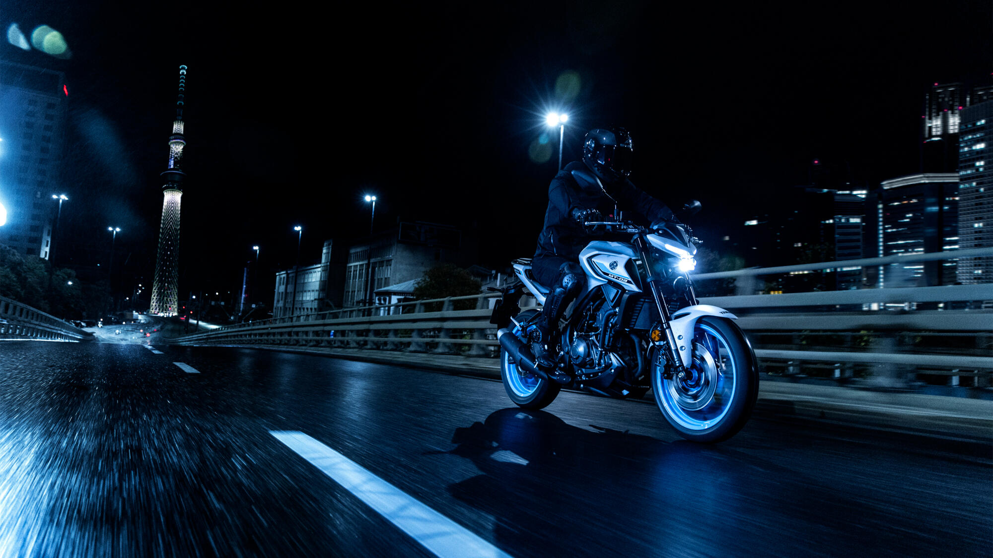 MOTO MT-03 YAMAHA — em estrada (capa)