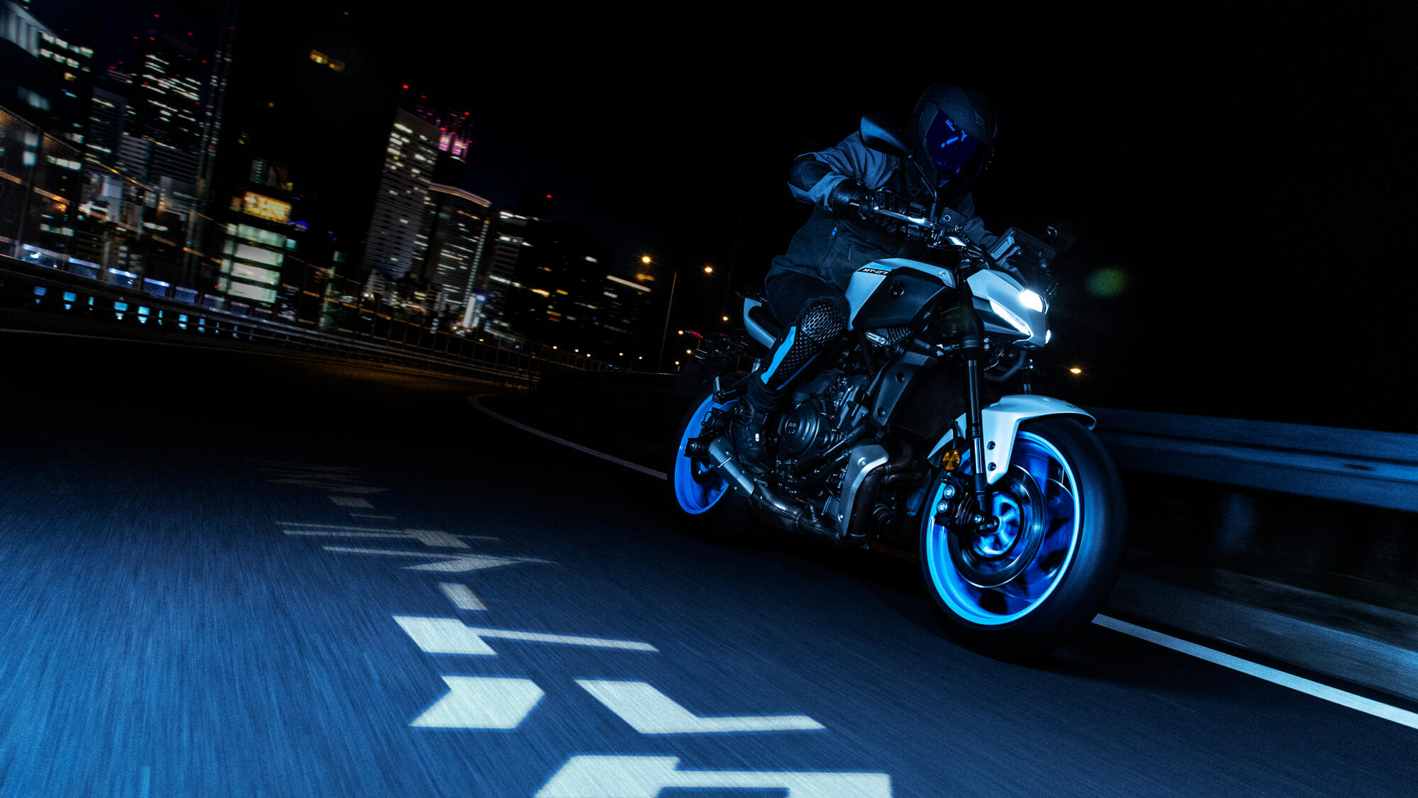 MOTO MT-07 YAMAHA — em estrada (capa)