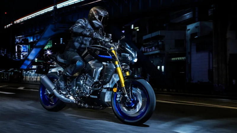 MOTO MT-10 SP YAMAHA — em estrada (capa)