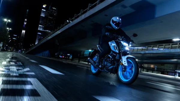 MOTO MT-125 YAMAHA — em estrada (capa)
