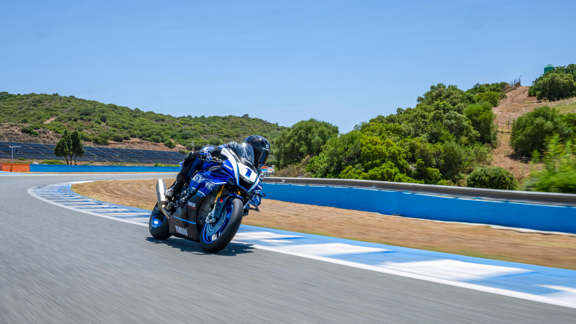 MOTO R1 GYTR YAMAHA — em estrada 3