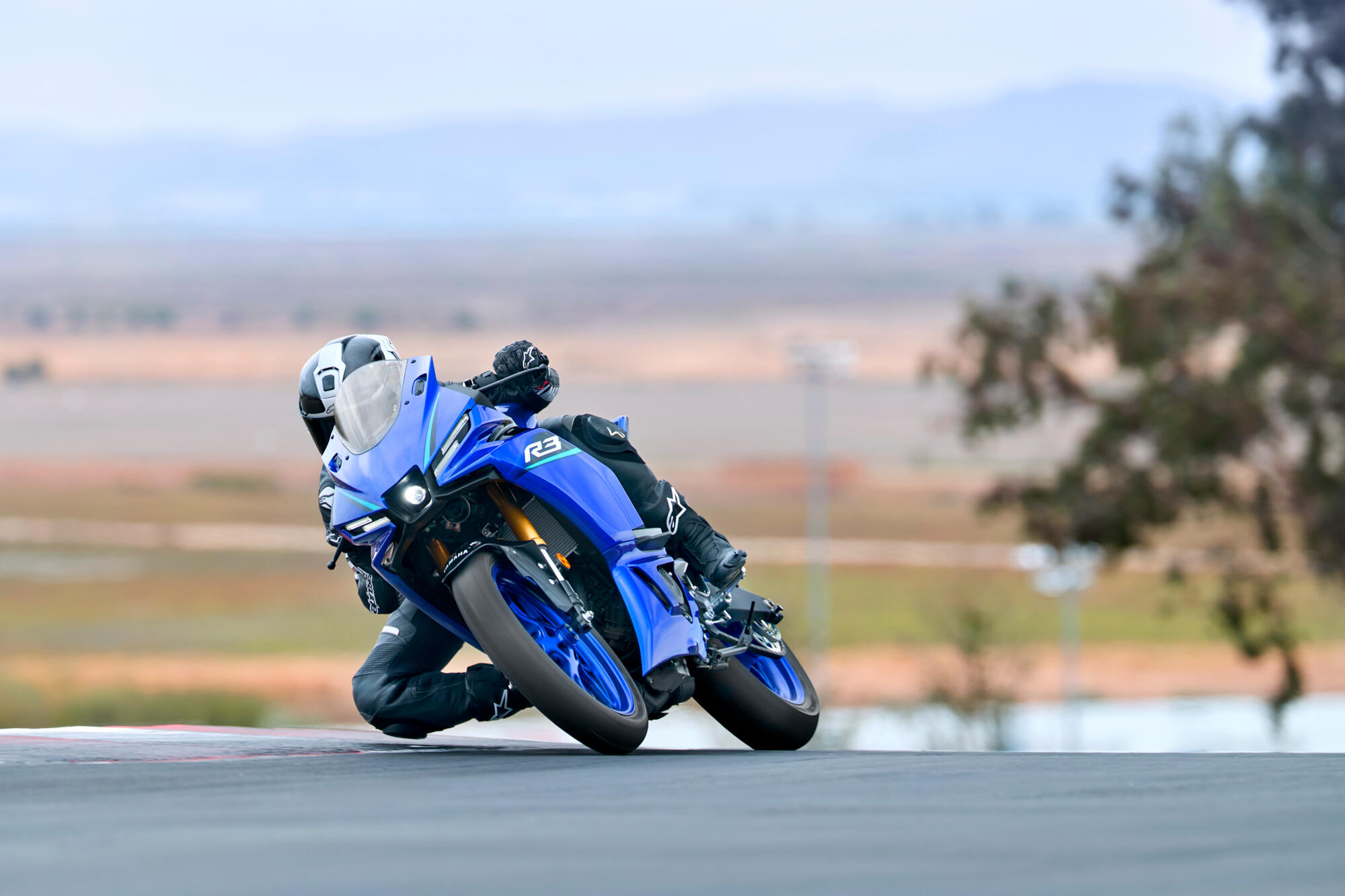 MOTO R3 YAMAHA — em estrada 2