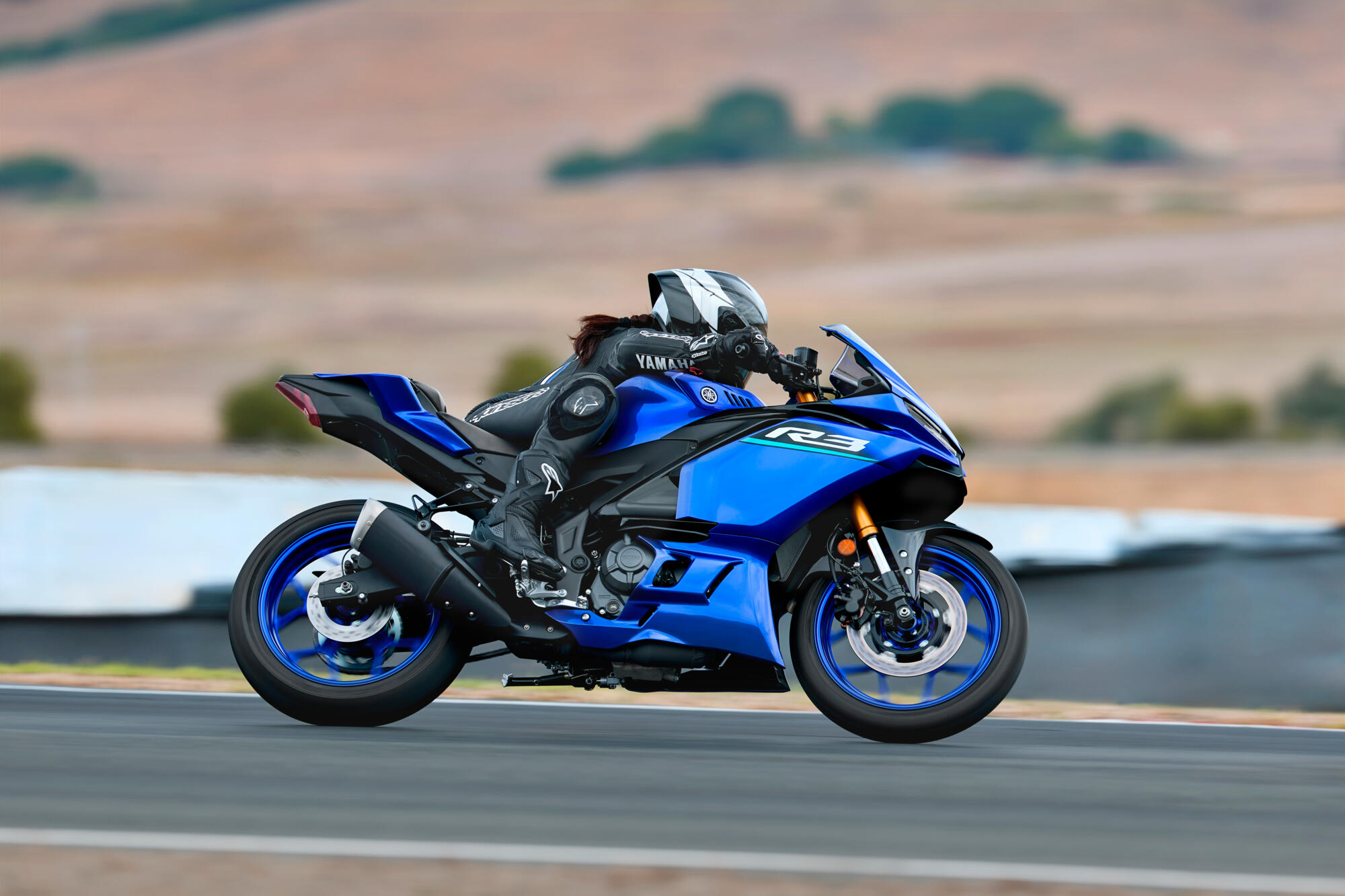 MOTO R3 YAMAHA — em estrada 3