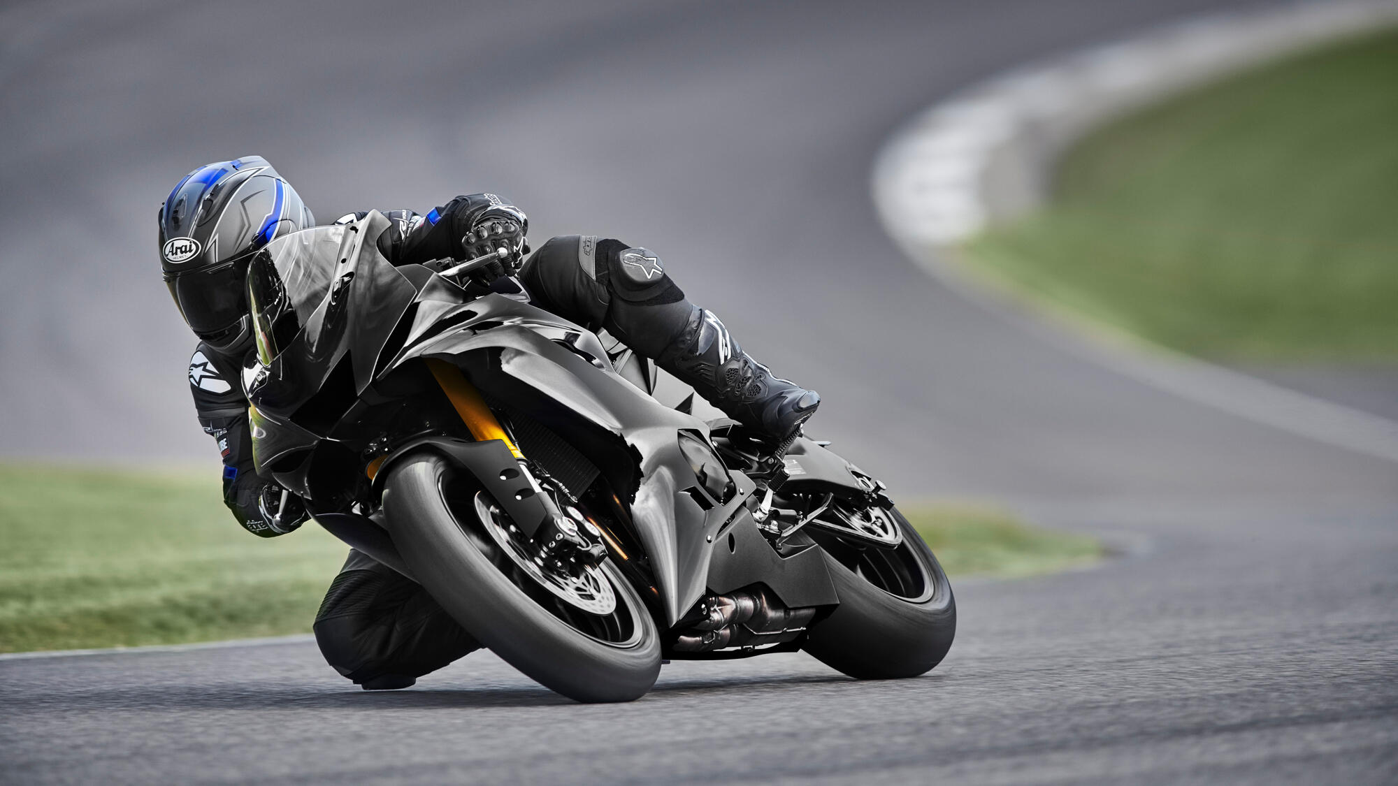MOTO R6 RACE YAMAHA — em estrada (capa)