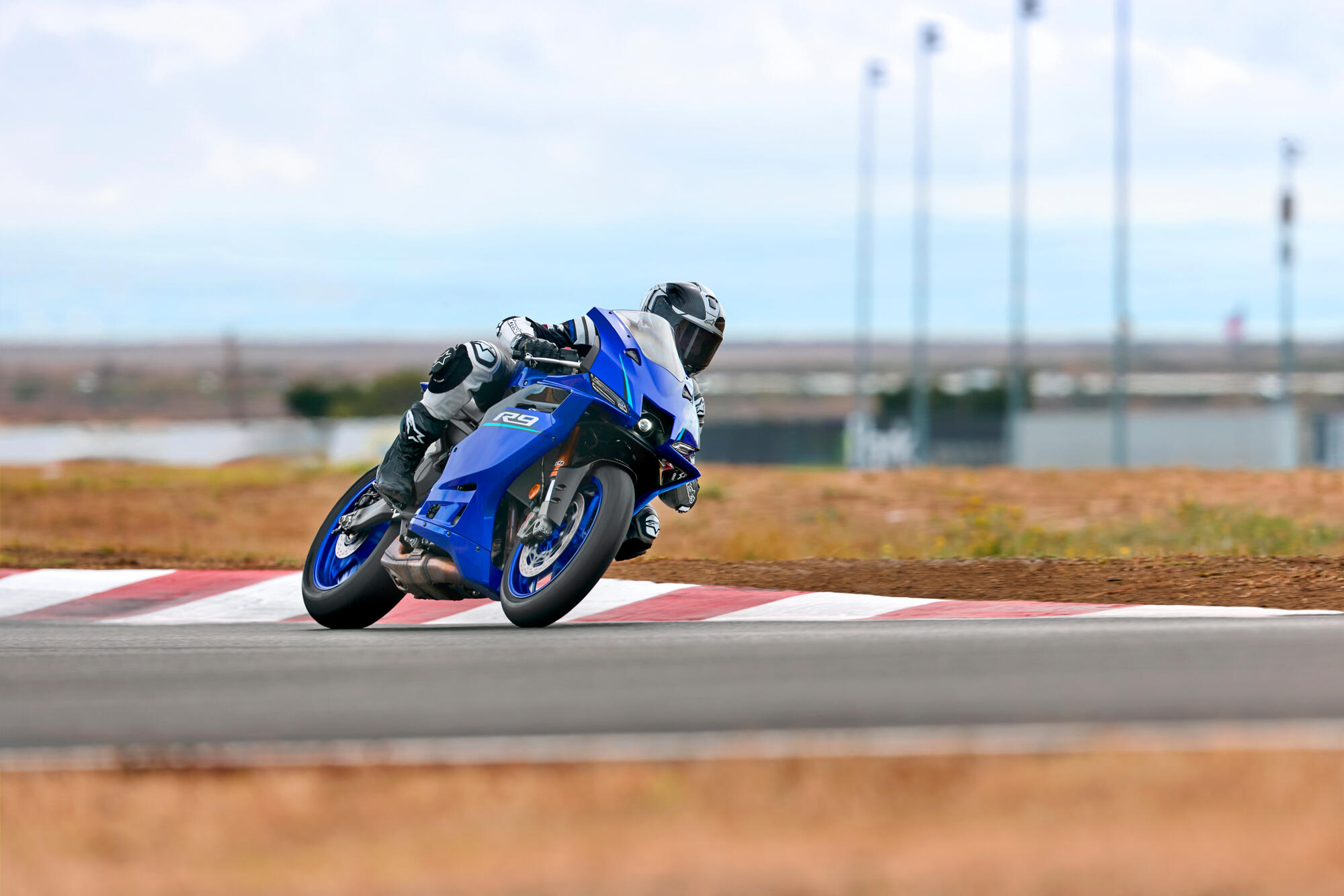 MOTO R9 YAMAHA — em estrada 2