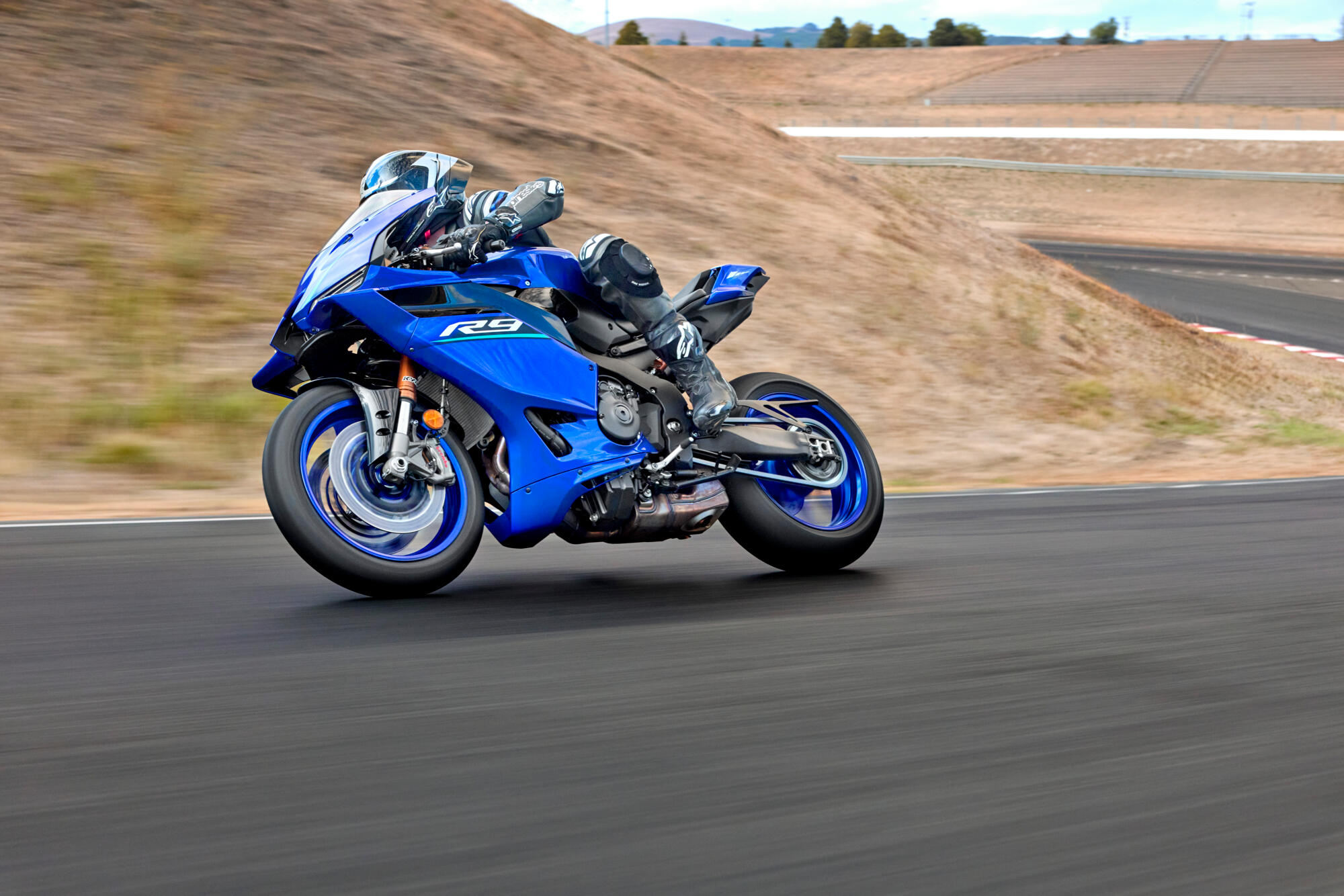 MOTO R9 YAMAHA — em estrada 3