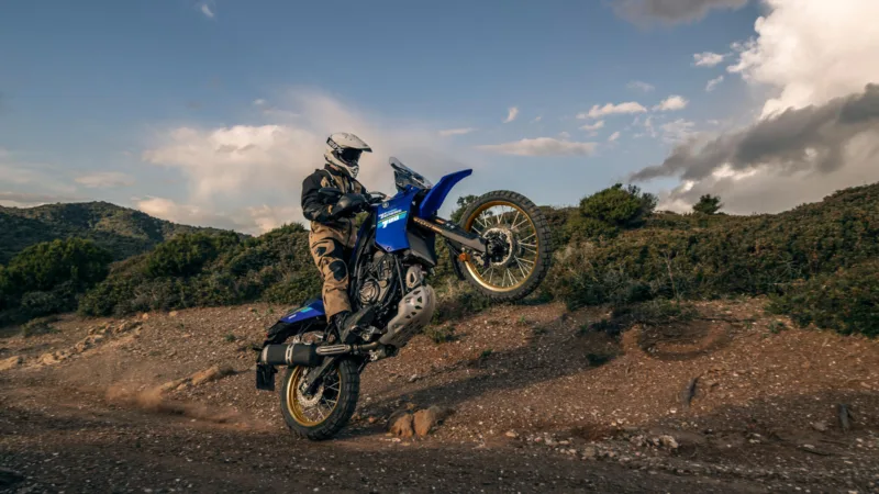 MOTO TÉNÉRÉ 700 EXTREME YAMAHA — em estrada (capa)