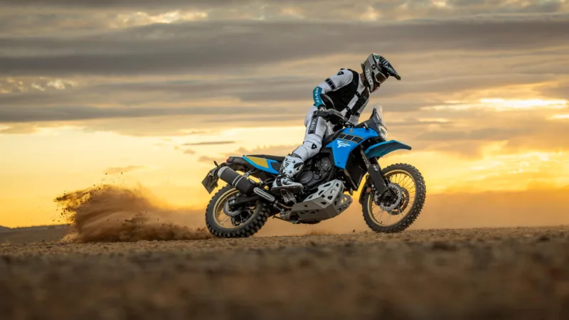MOTO TÉNÉRÉ 700 RALLY YAMAHA — em estrada (capa)