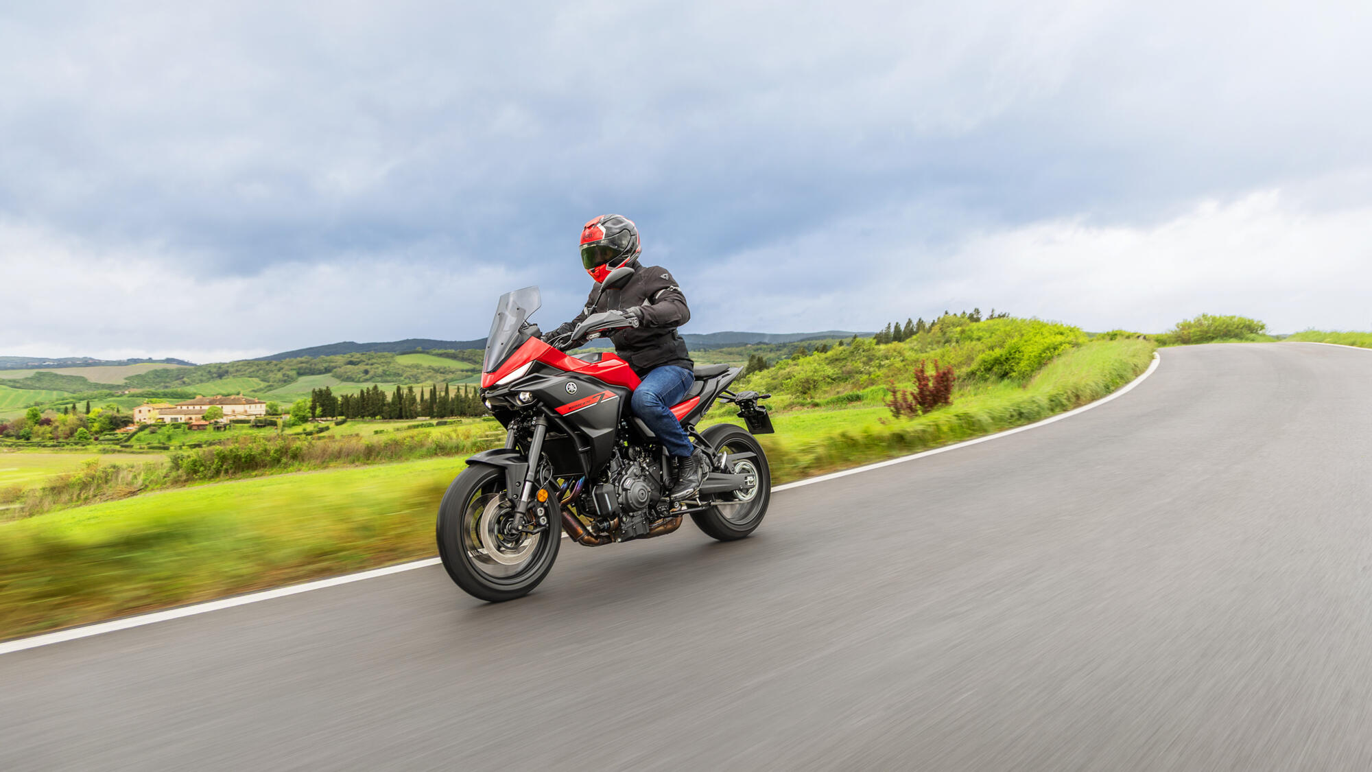 MOTO TRACER 7 YAMAHA — em estrada (capa)