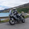 MOTO YAMAHA TRACER 9 — sur route (en couverture)