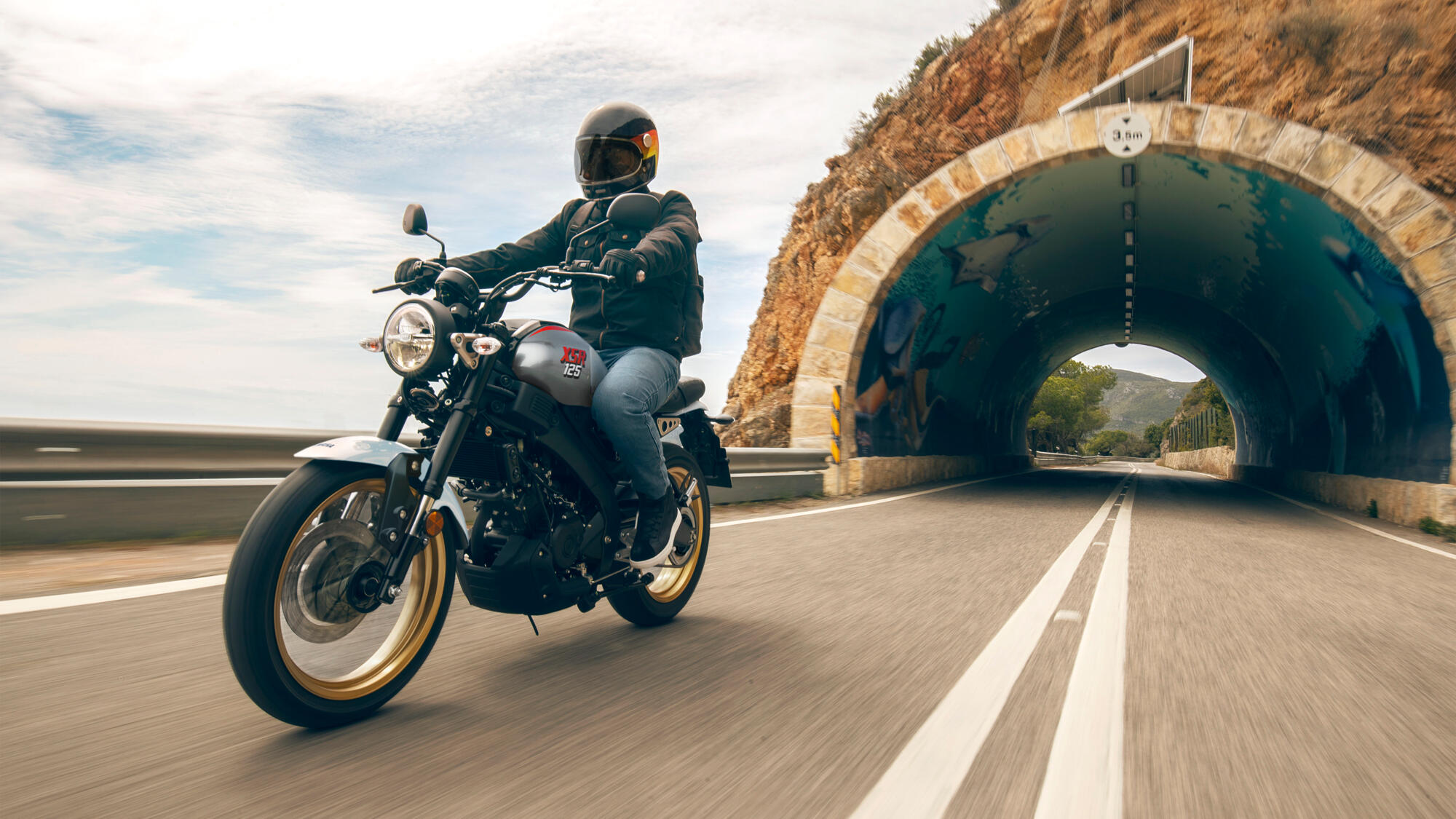 MOTO XSR125 LEGACY YAMAHA — em estrada 2
