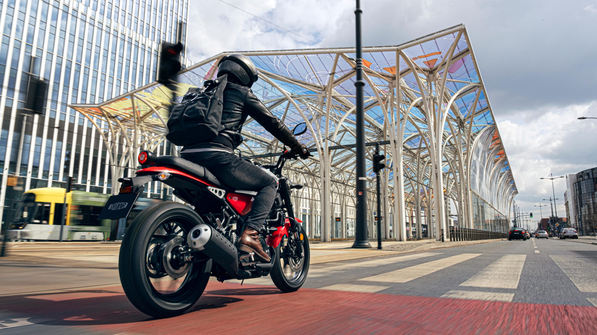 MOTO XSR125 YAMAHA — em estrada 2
