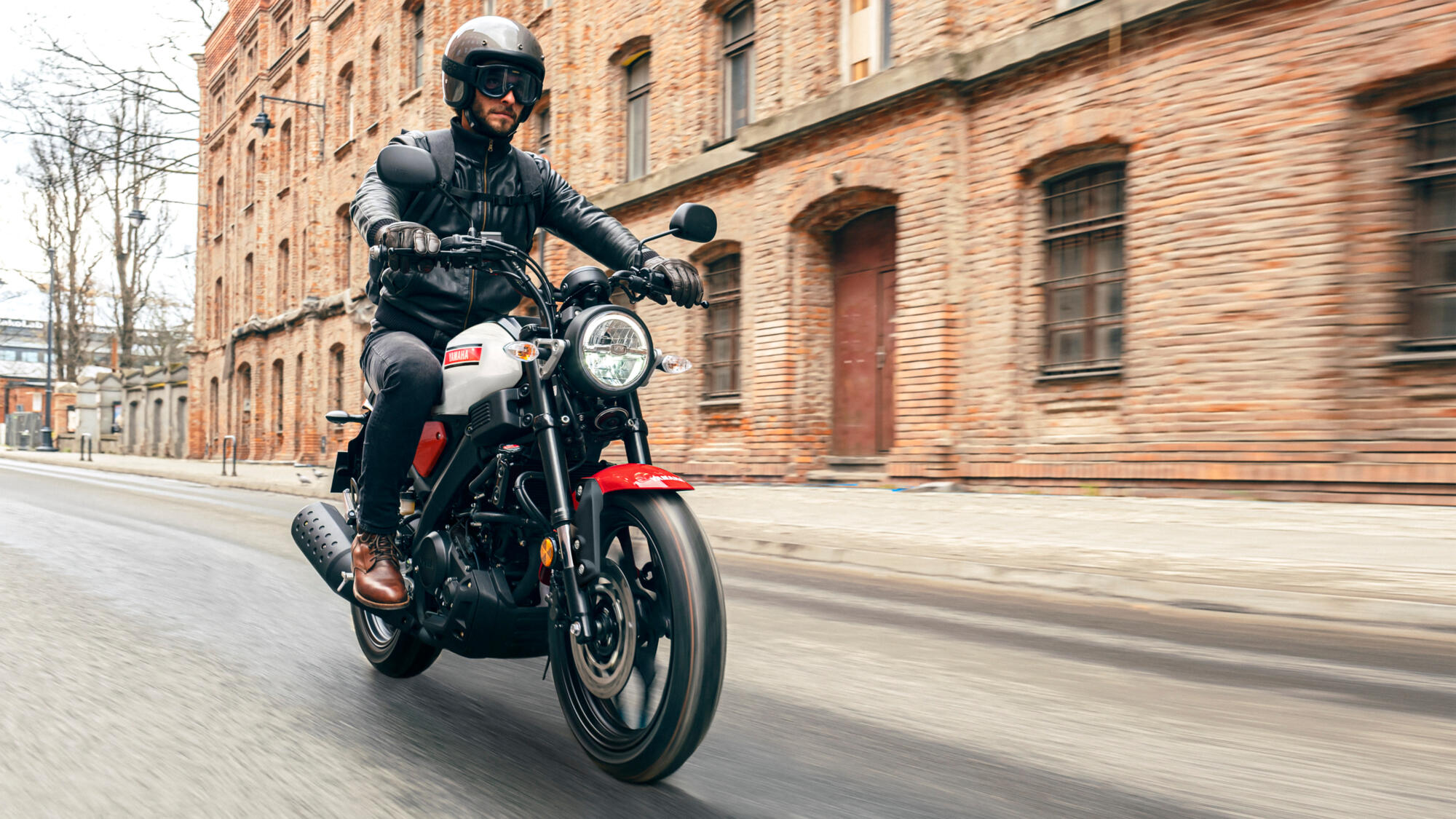 MOTO XSR125 YAMAHA — em estrada 3