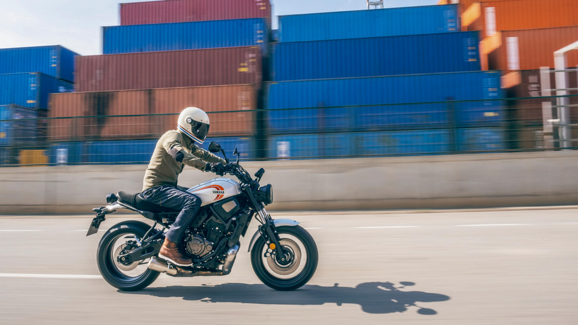 MOTO XSR700 YAMAHA — em estrada 2