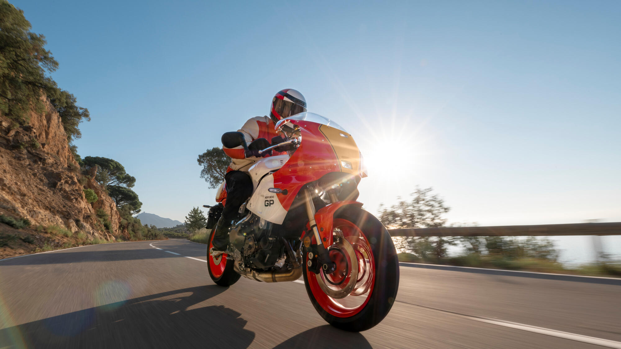 MOTO XSR900 GP 2024 YAMAHA — em estrada 2
