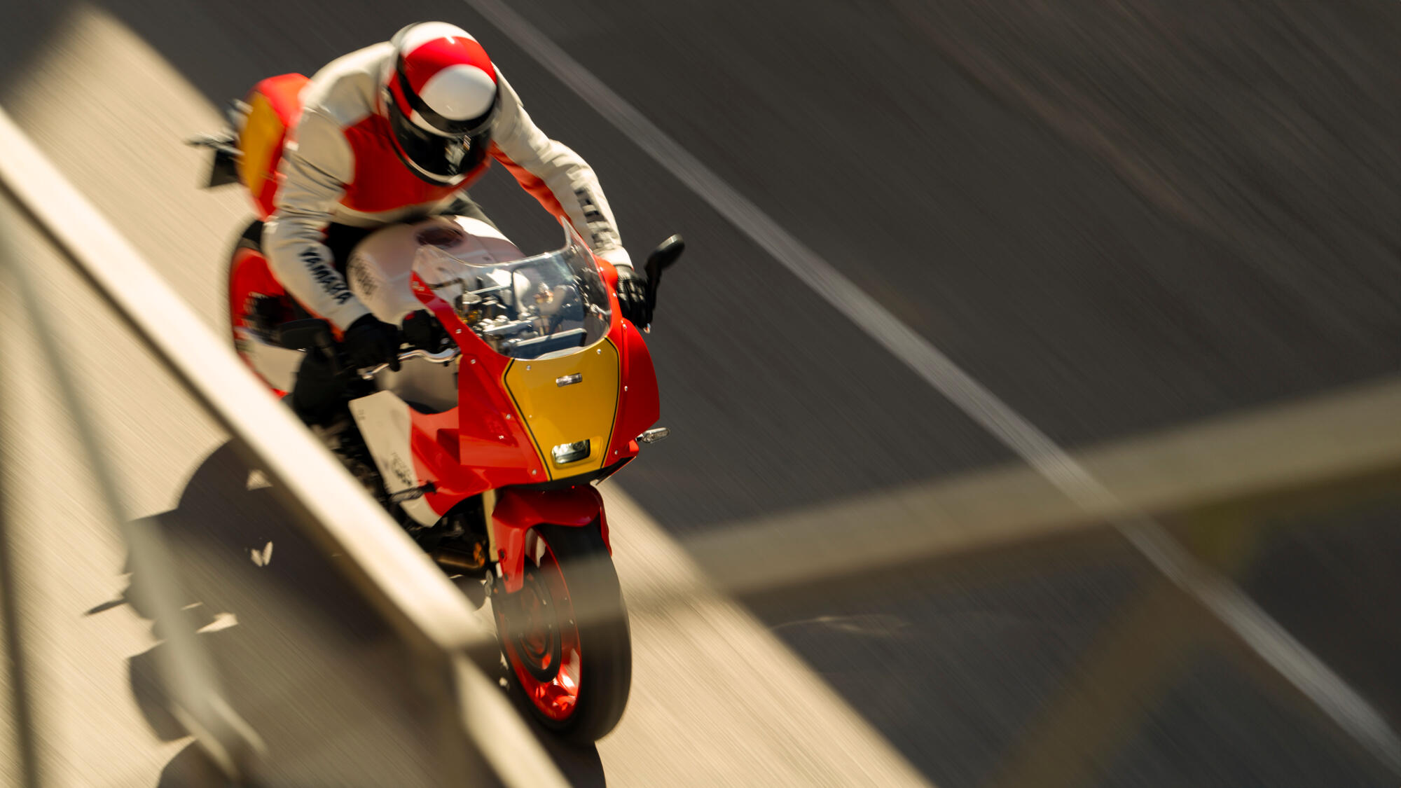 MOTO XSR900 GP 2024 YAMAHA — em estrada 3