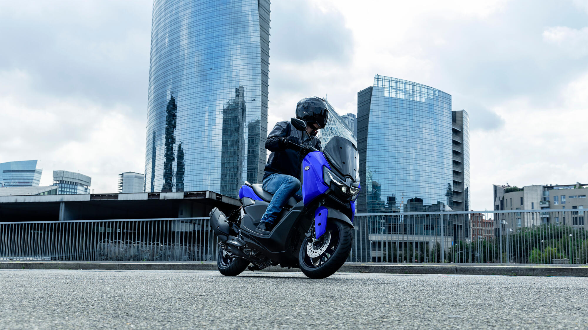 SCOOTER NMAX 125 2026 YAMAHA — em estrada 3
