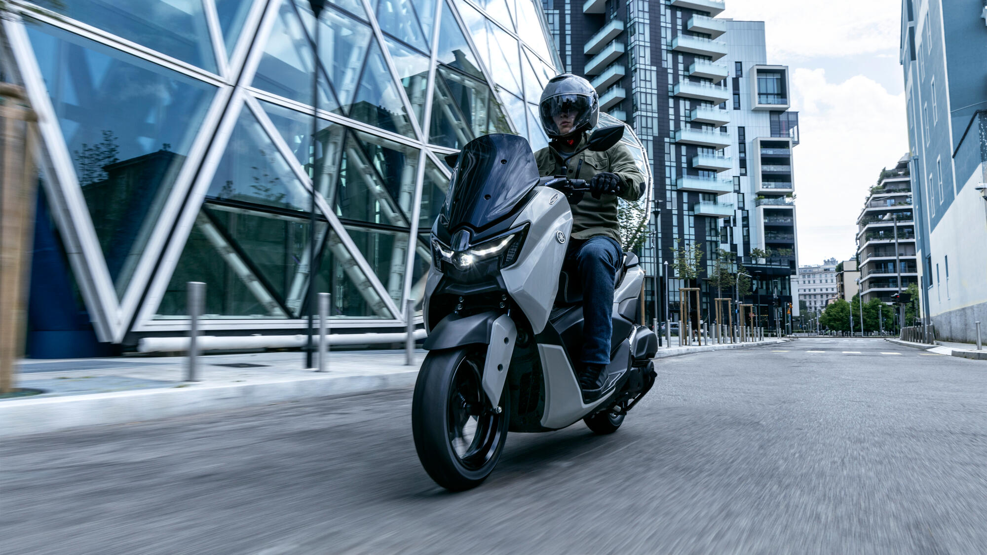 SCOOTER NMAX 125 TECH MAX YAMAHA — em estrada 3