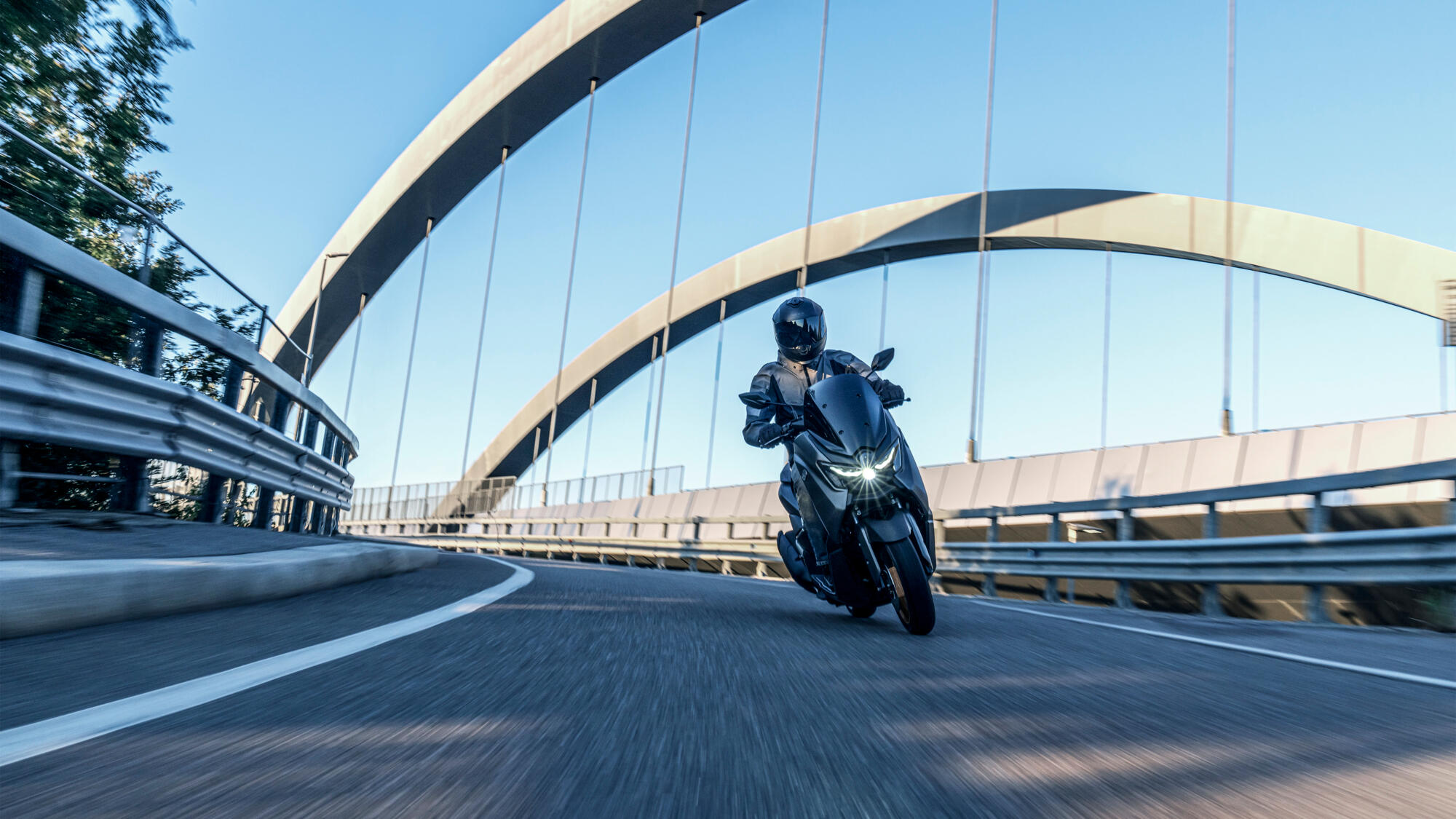 SCOOTER NMAX 155 TECH MAX YAMAHA — em estrada 2