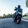 SCOOTER NMAX 155 TECH MAX YAMAHA — em estrada (capa)