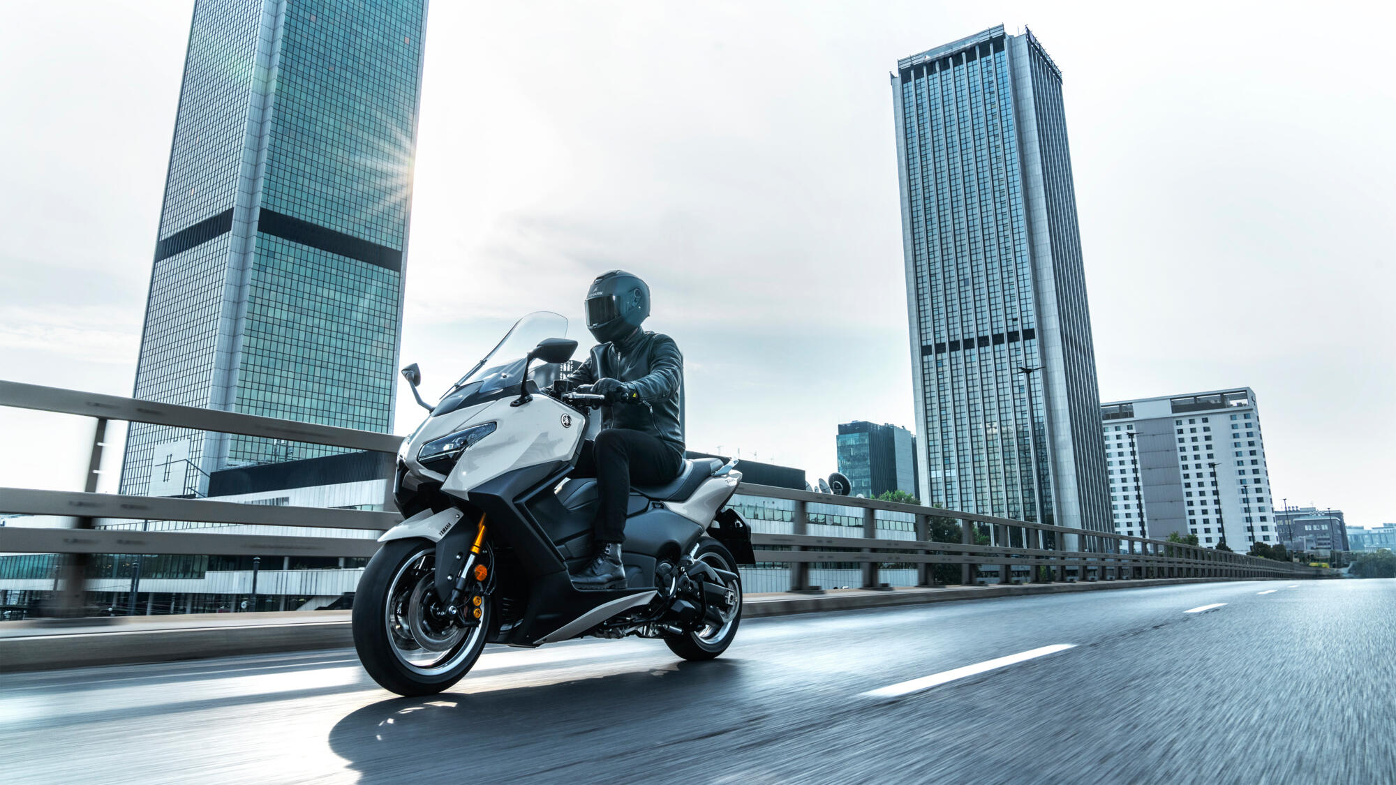 SCOOTER TMAX TECH MAX YAMAHA — em estrada 2