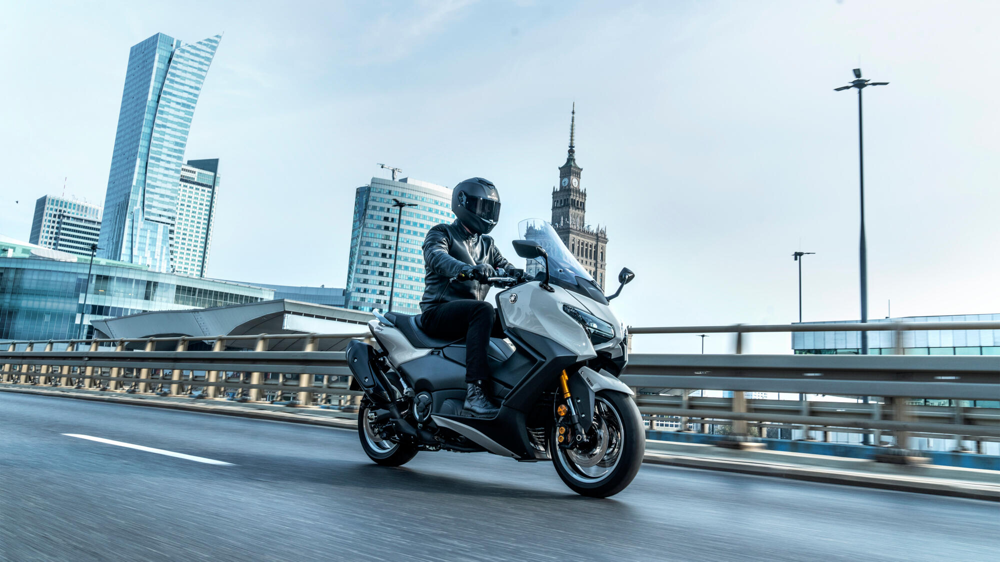 SCOOTER TMAX TECH MAX YAMAHA — em estrada 3