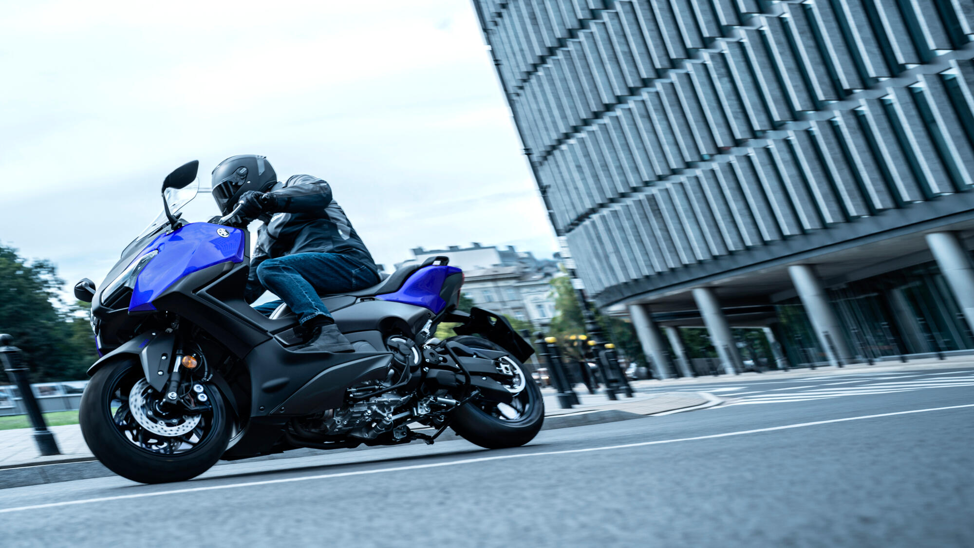 SCOOTER TMAX YAMAHA — em estrada 2