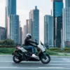 SCOOTER XMAX 125 TECH MAX PLUS YAMAHA — em estrada 2