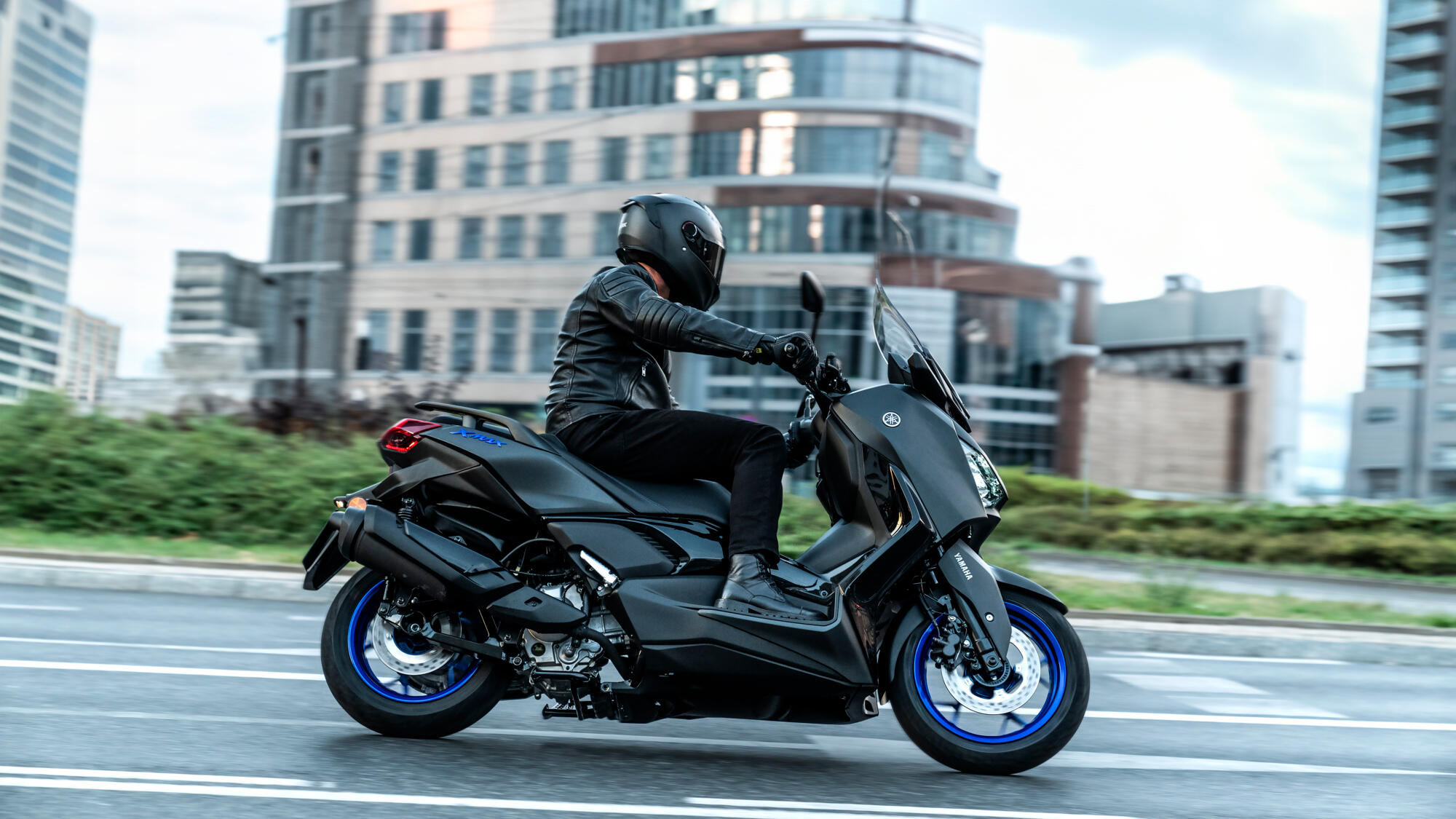 SCOOTER XMAX 300 2025 YAMAHA — em estrada 2