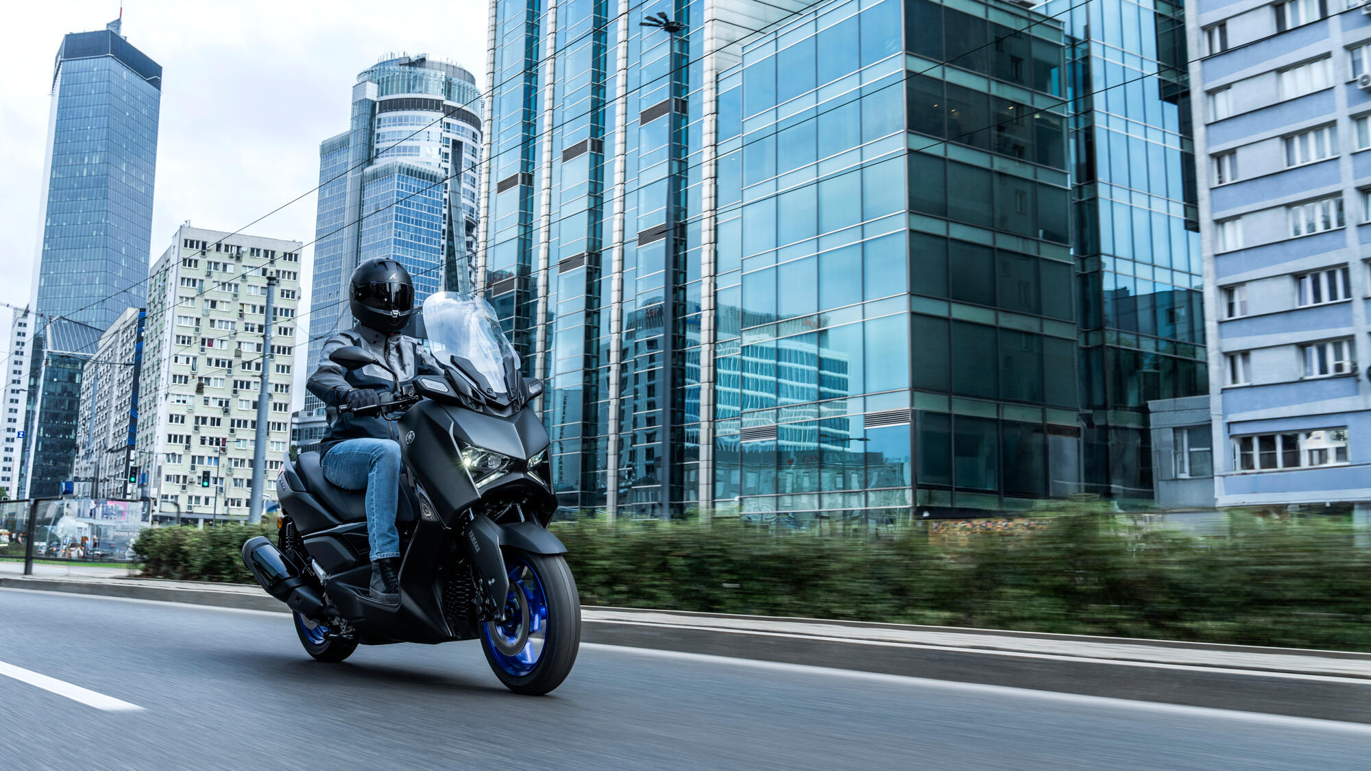 SCOOTER XMAX 300 2025 YAMAHA — em estrada 3