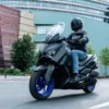 SCOOTER XMAX 300 2025 YAMAHA — em estrada (capa)
