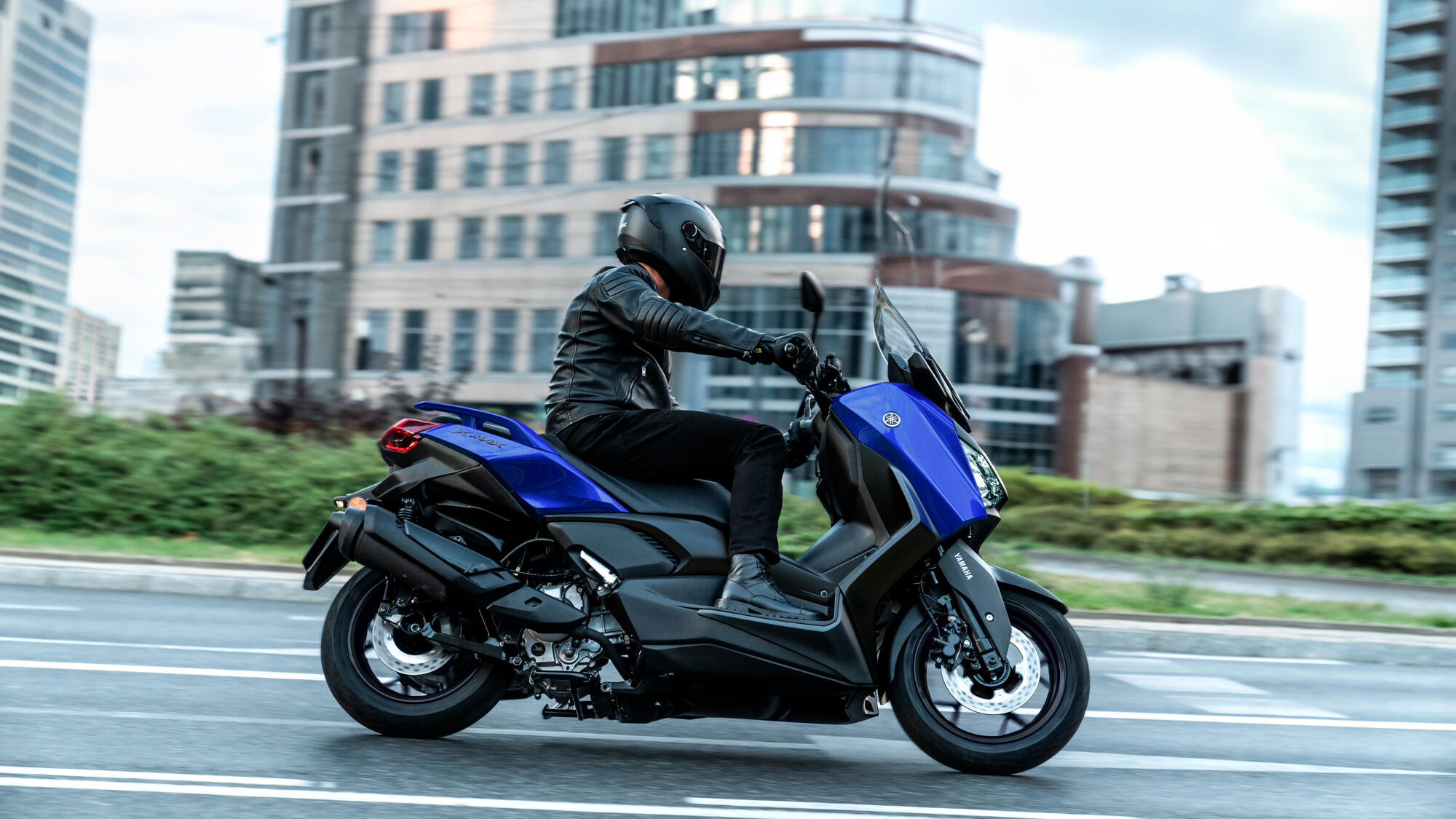 SCOOTER XMAX 300 YAMAHA — em estrada 2