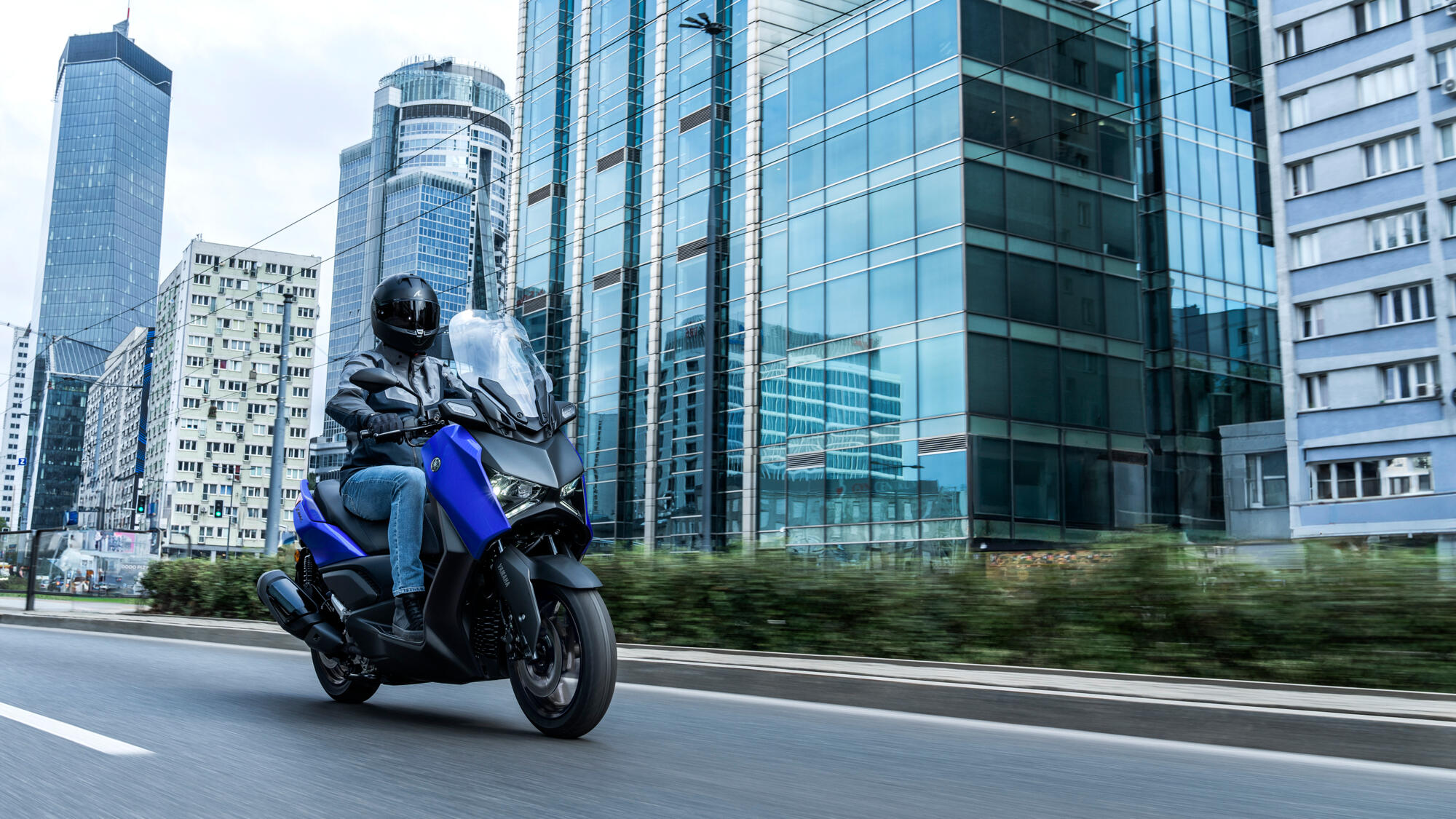 SCOOTER XMAX 300 YAMAHA — em estrada 3