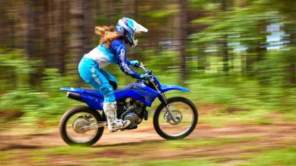 MOTO TT-R125 YAMAHA — em estrada (capa)